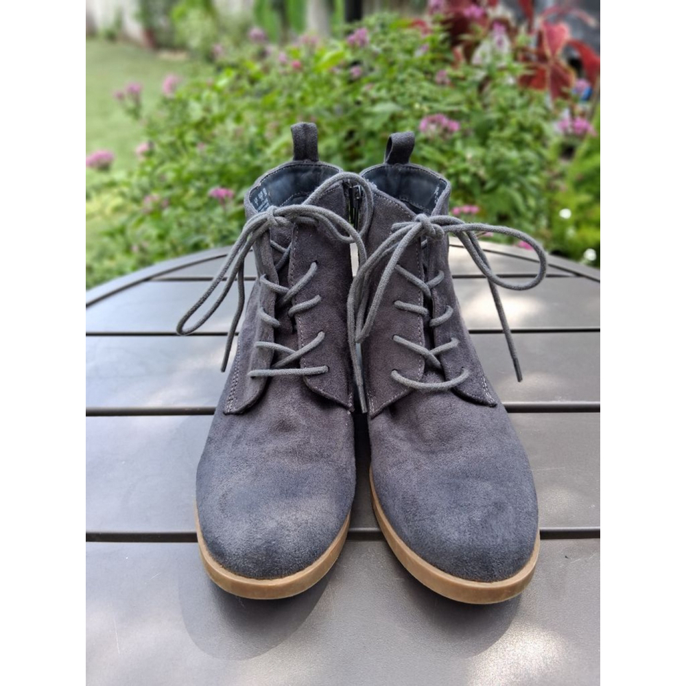 Carlos Santana "Macey" Grey Suede Ankle Boots Booties US 7 Boho Chic Classic - Picture 2 of 15